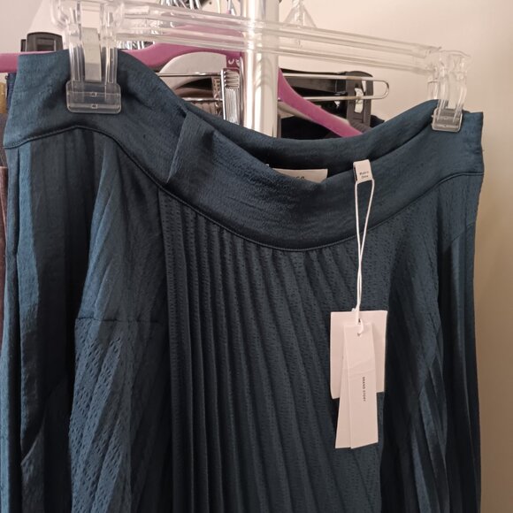 NWT Vince Women's Teal Pleated Asymmetrical Midi Skirt Size 6 - Picture 3 of 15
